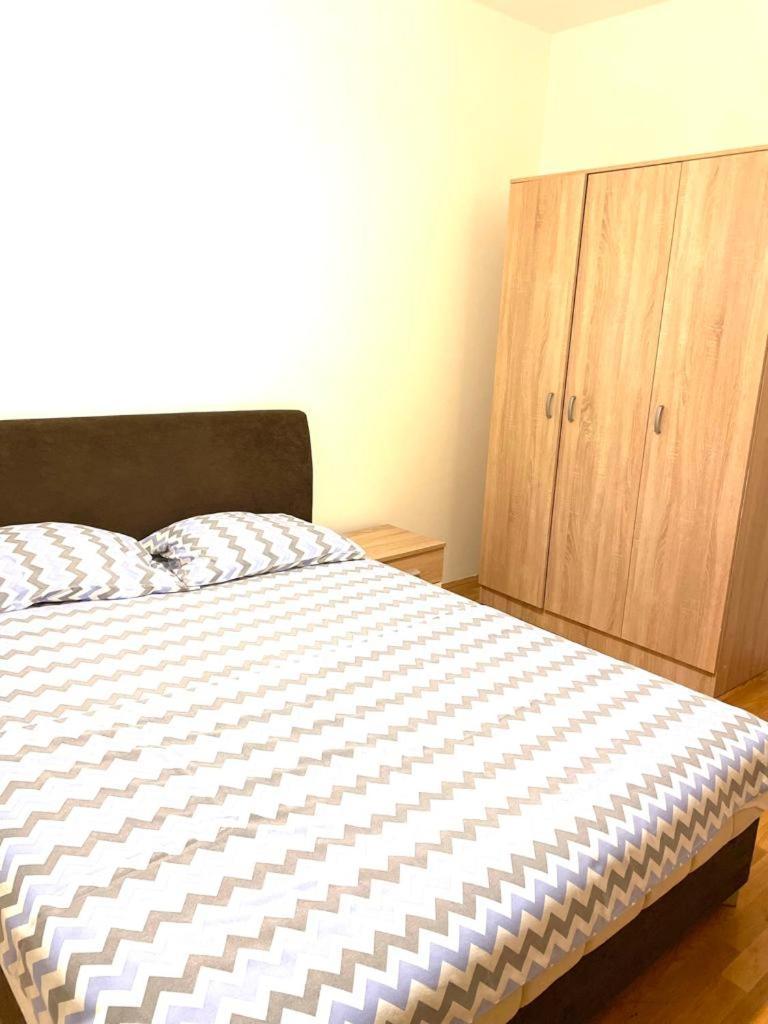 Appartement Naki Apartman à Podgorica Chambre photo
